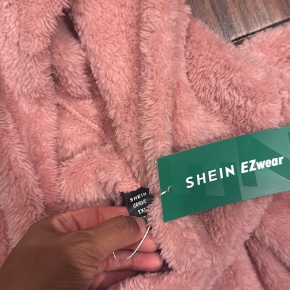 NWT! 1X Pink Women’s Hooded Sweater - Picture 5 of 7